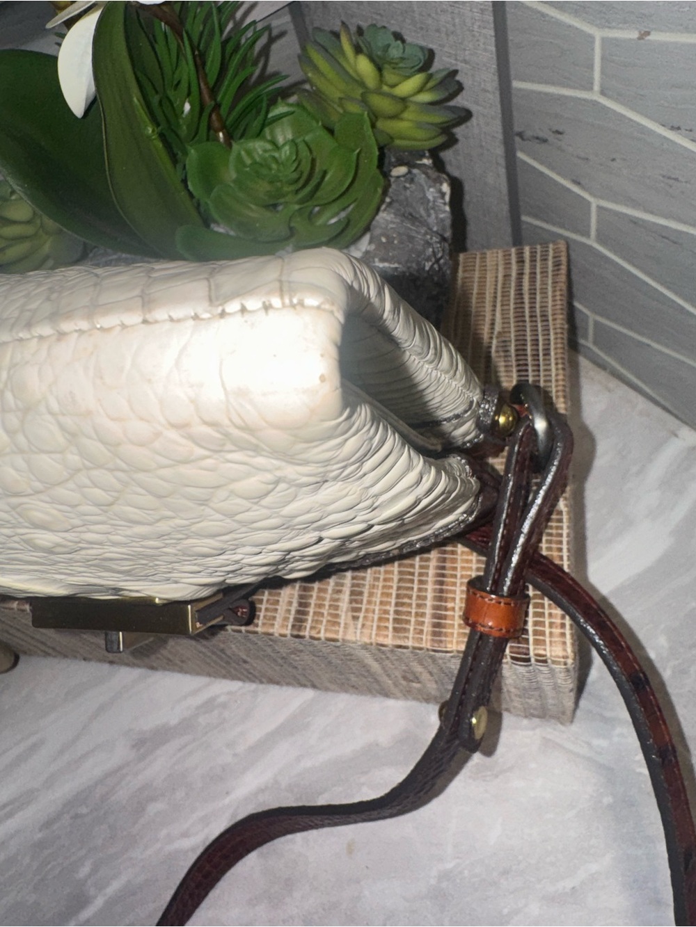 Brahmin Croc-Embossed Crossbody 3 Compartments Middle One w/ Magnetic Closure - Picture 13 of 15